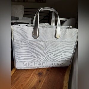 NWT Michael Kors Gigi Large Grab Tote Handbag